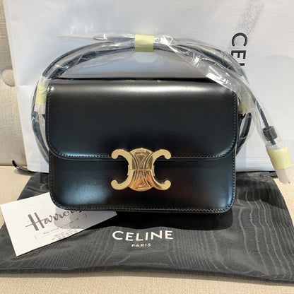 Celine▪️Teen Triomphe 亮面牛皮翻蓋包/2850E3200 🉐113000🇪🇺