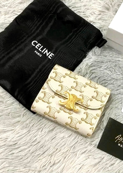 Celine▪️Flap Wallet Triomphe S 老花三折短夾/495E510 🉐18850🇪🇺