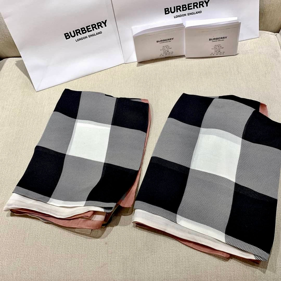 @Burberry ULT WSH MG 女款格紋雙面絲巾/P129 🔥下殺🉐7310