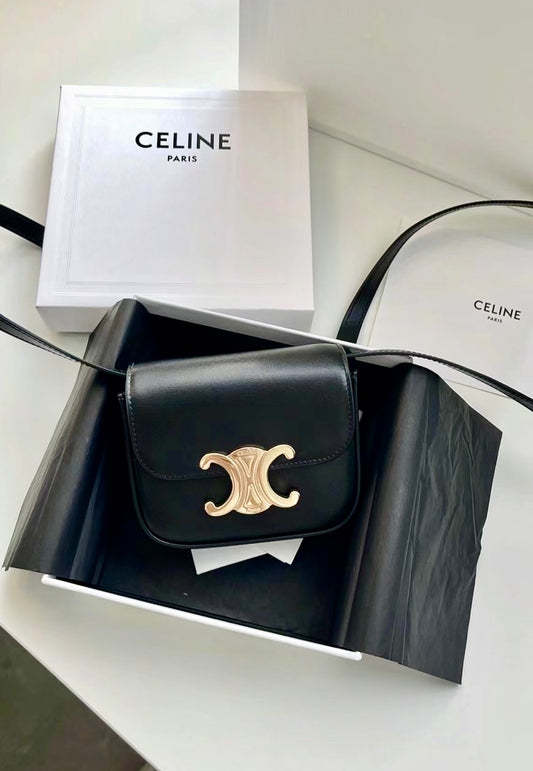 Celine Claude Mini 迷你款亮面牛皮小廢包/920E1000 🉐36000🇪🇺