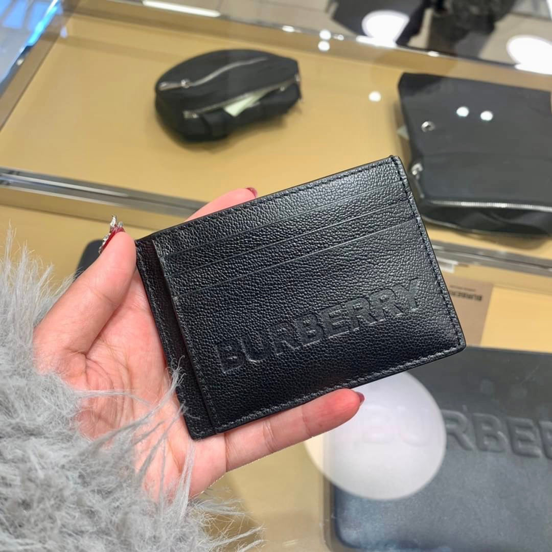 @Burberry Embossed Logo 金屬夾壓印牛皮卡夾/P140 🔥下殺🉐7800