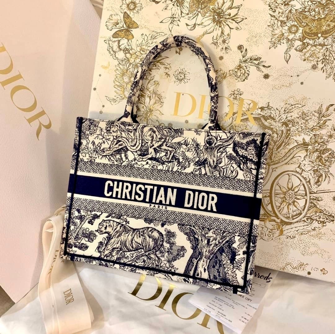 Dior Book Tote 小款緹花托特包/2400E2600 🉐92000🇪🇺