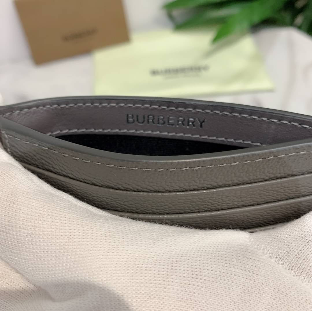 @Burberry Embossed Logo 金屬夾壓印牛皮卡夾/P140 🔥下殺🉐7800