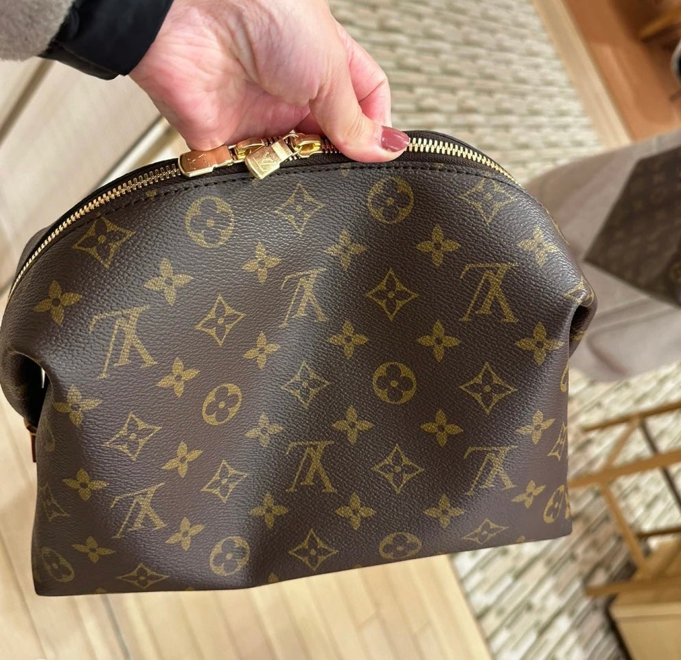 LV Cosmetic GM Pouch 大款化妆包/735 ✨🉐31870