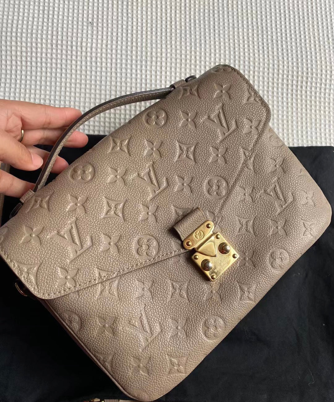 LV Pochette Métis 壓紋牛皮郵差包/2110 ✨🉐85400