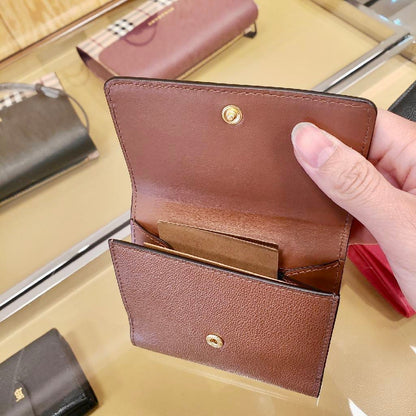 @Burberry Luna Embossed Logo 壓印雙開翻蓋短夾/400P280 🔥折上七折🉐9980