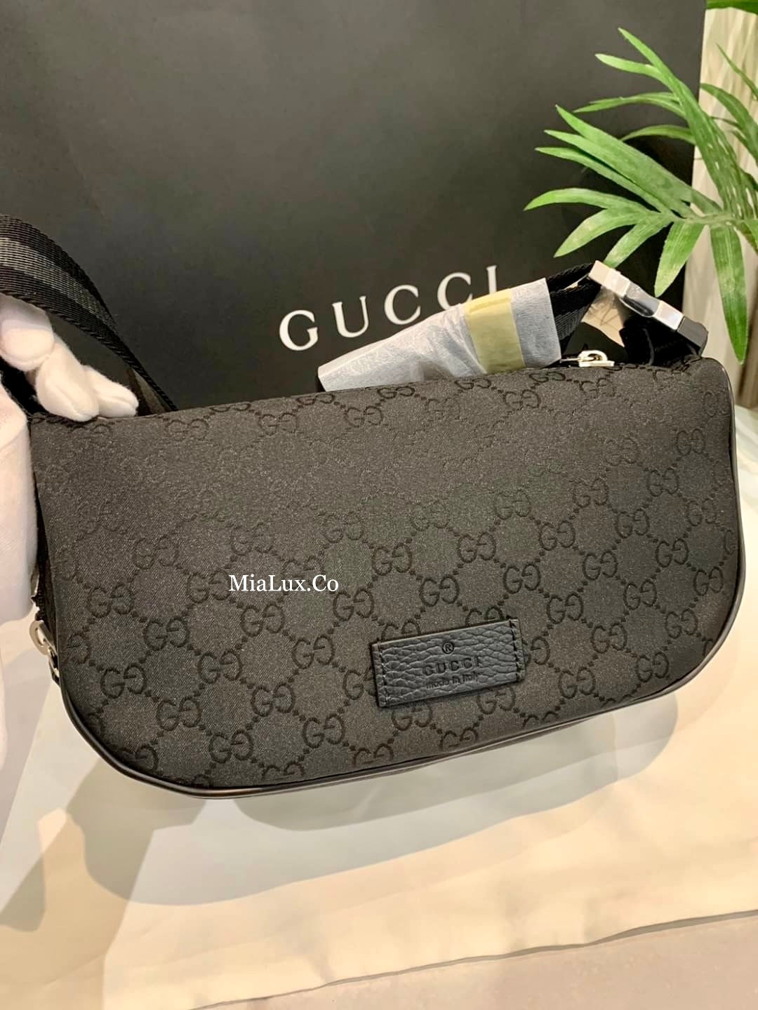 @Gucci Canvas Bumbag S 小款男女款黑老花胸包/P395