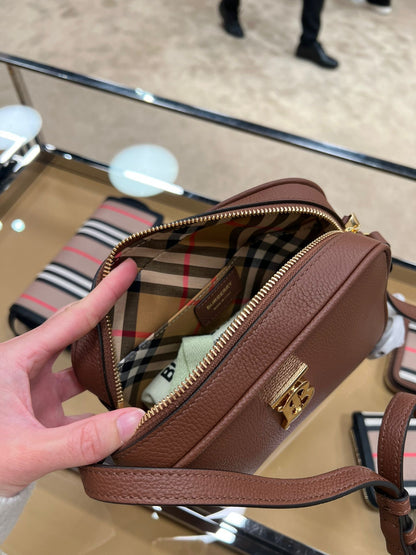 @Burberry TB Camera S 小款相機包/950P359 🔥下殺🉐16960