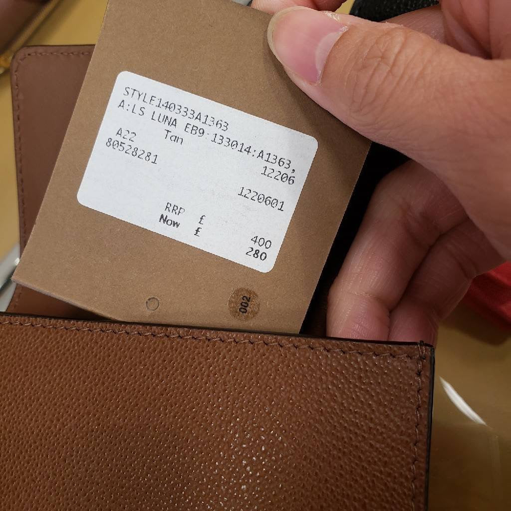 @Burberry Luna Embossed Logo 壓印雙開翻蓋短夾/400P280 🔥折上七折🉐9980