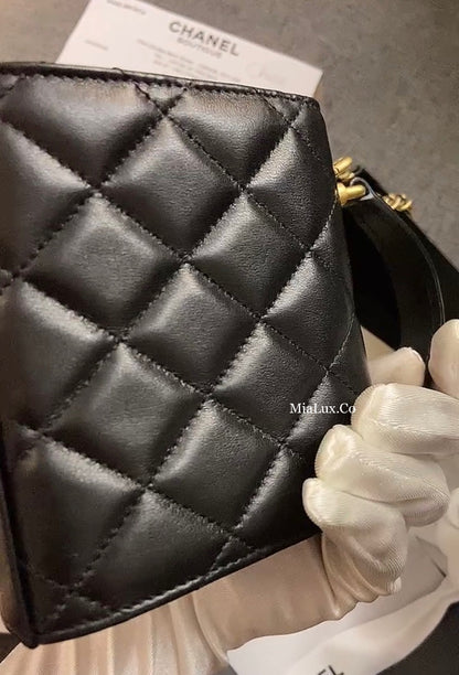 CHANEL▶︎✨| MINI LAMBSKIN FLAP CLUTCH 迷你小羊皮金手把翻蓋鏈包 AP2682 -