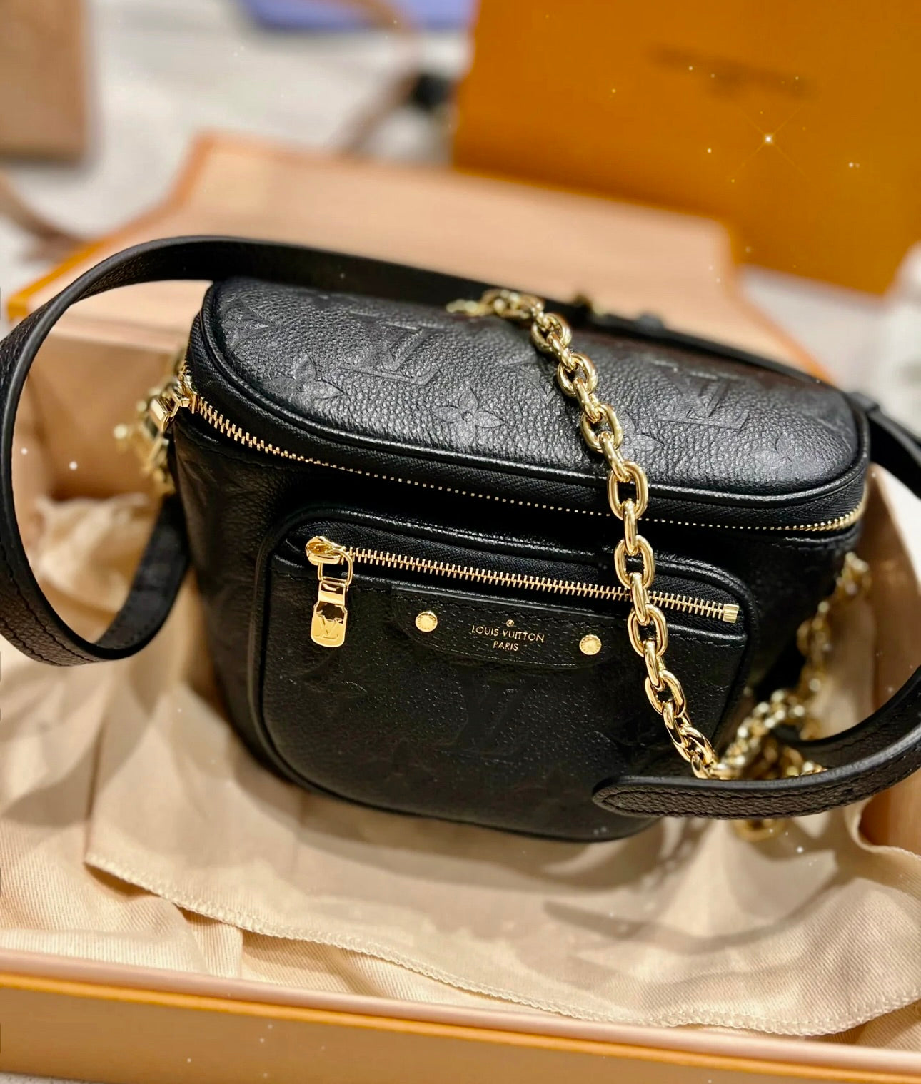 LV Mini Bumbag 迷你牛皮腰胸包/1550 ✨🉐64550