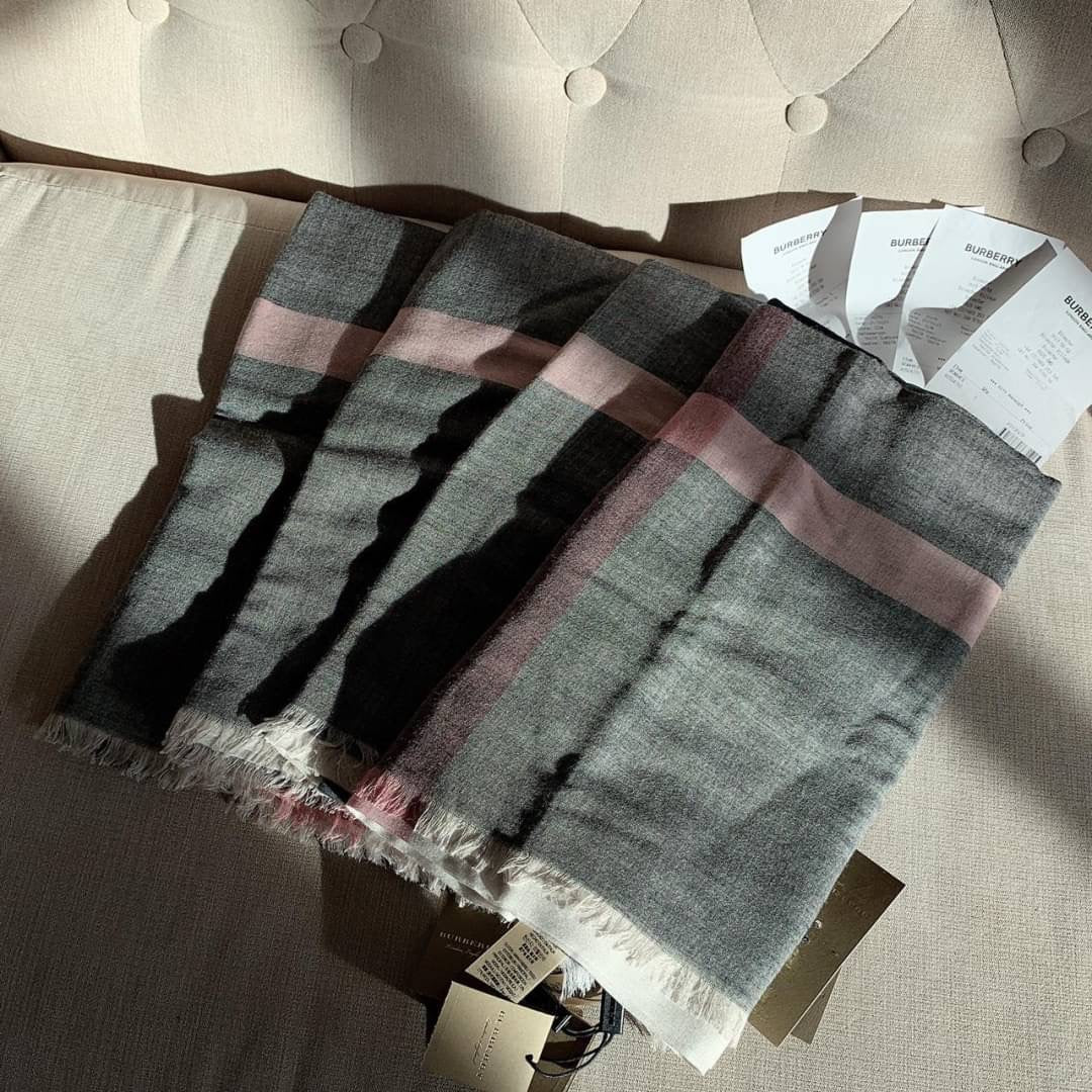 @Burberry Scarf 輕薄羊毛大方圍巾/P129 🔥下殺🉐7310