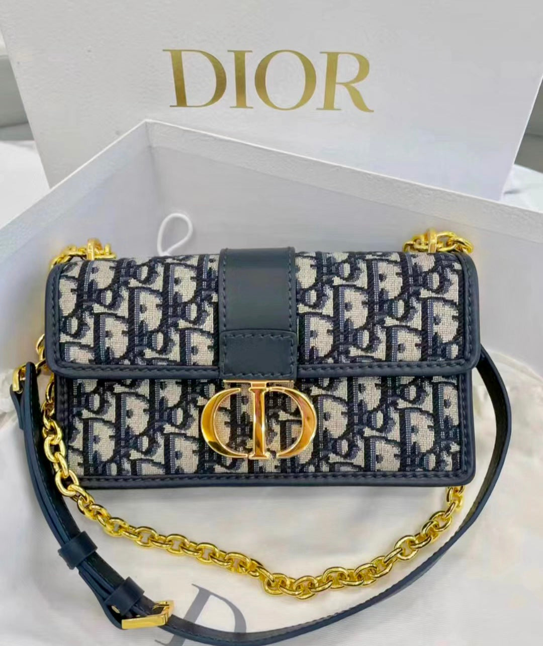 Dior▪️30 Montaigne East-West 蒙田緹花鍊條包/2550E2900 🉐102500🇪🇺