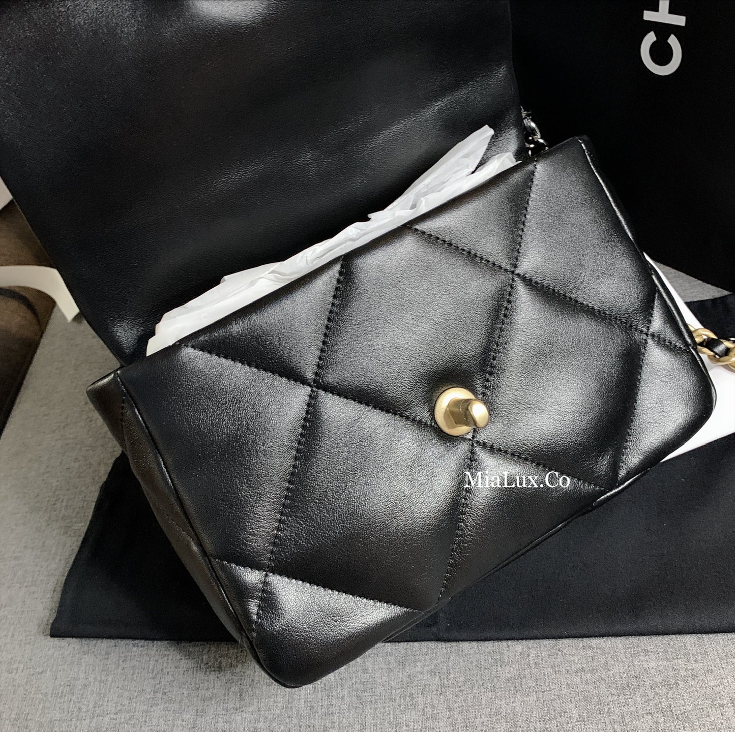 CHANEL▶︎✨| 19 LAMBSKIN HANDBAG 中款經典19小羊皮翻蓋鏈包 AS1160 *£5,360