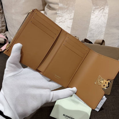 Burberry TB Folding Wallet 粒面牛皮三折皮夾/450H405 💚折扣🉐17010