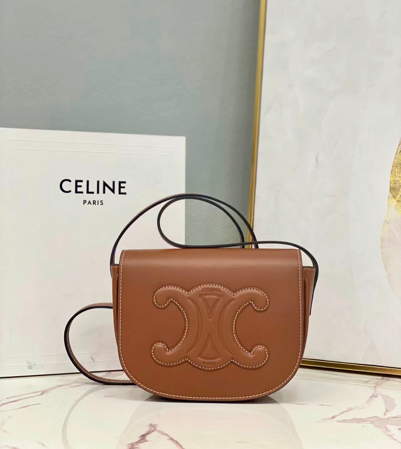 Celine▪️FOLCO CUIR TRIOMPHE 牛皮馬鞍包/1650E1700 🉐60500🇪🇺