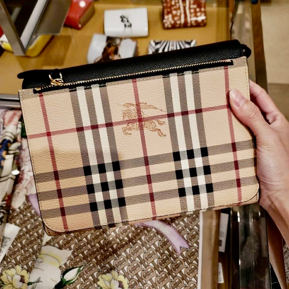 ❌@Burberry Haymarket Check 小款格紋拼皮翻蓋包/P485 🔥下殺🉐22830