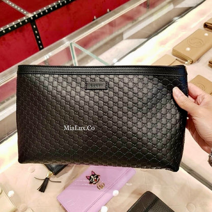 @Gucci Embossed Bag 男女款壓紋拉鍊側背包/P420 🔔限時折🉐19900