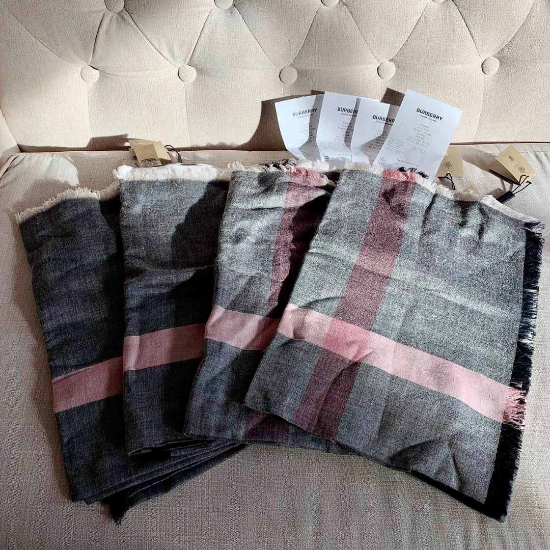 @Burberry Scarf 輕薄羊毛大方圍巾/P129 🔥下殺🉐7310