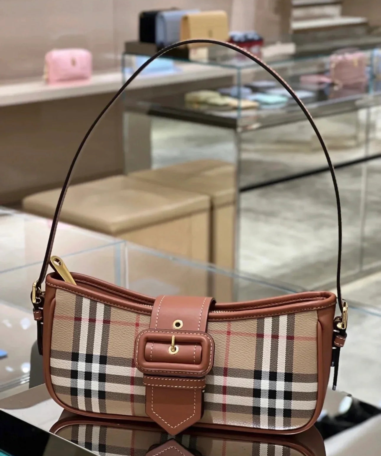 Burberry Sling 腋下包/C723 ㊙️折扣🉐29980🏷️