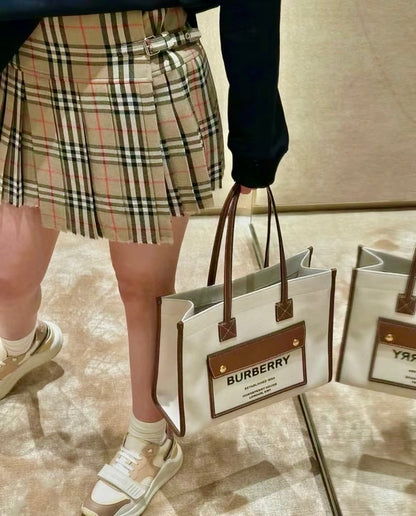 Burberry Freya M 中托特包-白/1090C814 ㊙️折扣🉐34370💰