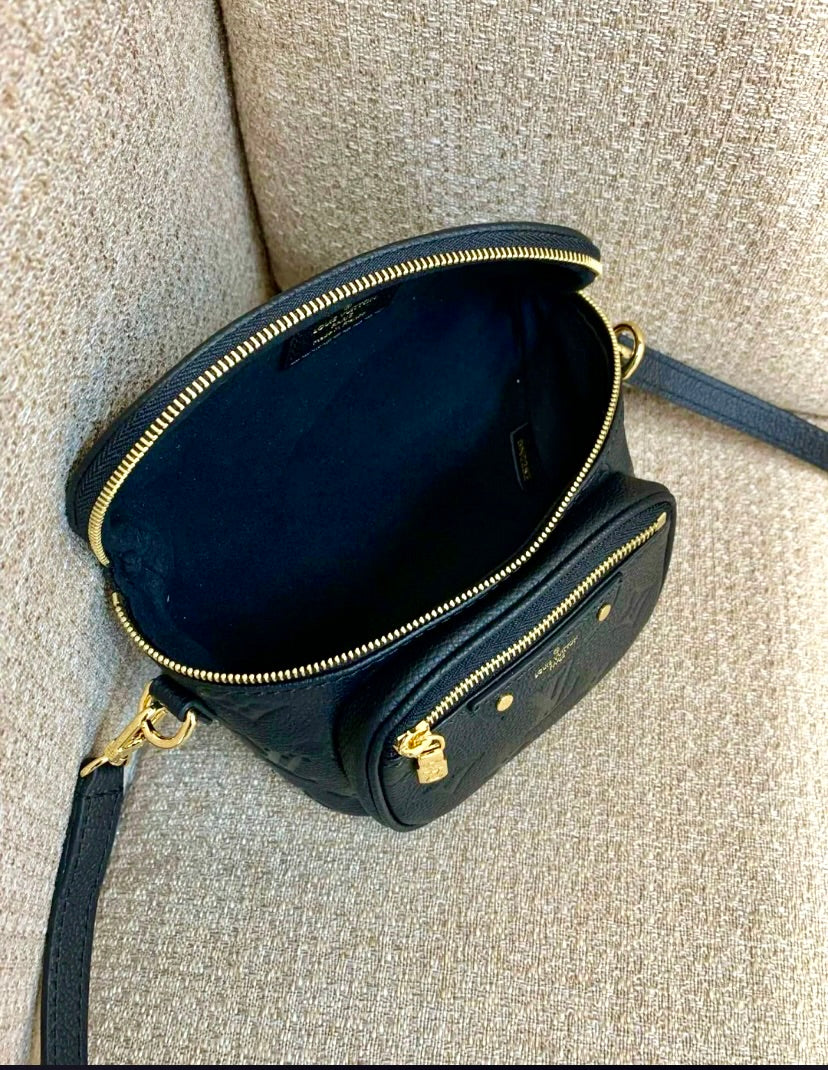 LV Mini Bumbag 迷你牛皮腰胸包/1550 ✨🉐64550