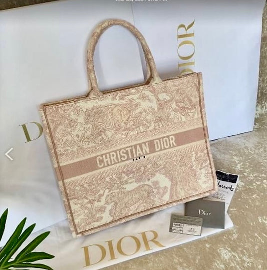 Dior▪️Book Tote M 中款刺繡托特包/2500E2700 🉐95500🇪🇺