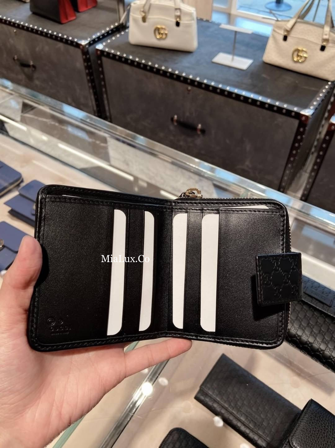 @Gucci Embossed Wallet 壓紋雙層拉鍊短夾/P230