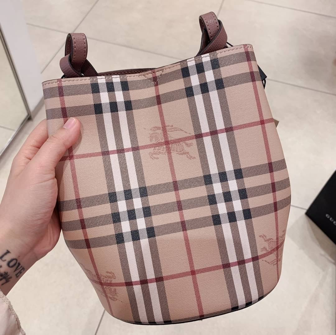 @Burberry Bucket 雙面水桶包/595P299 🔥下殺🉐14260