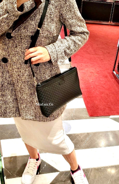 @Gucci Embossed Bag 男女款壓紋拉鍊側背包/P420 🔔限時折🉐19900