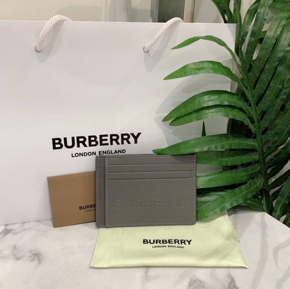 @Burberry Embossed Logo 金屬夾壓印牛皮卡夾/P140 🔥下殺🉐7800