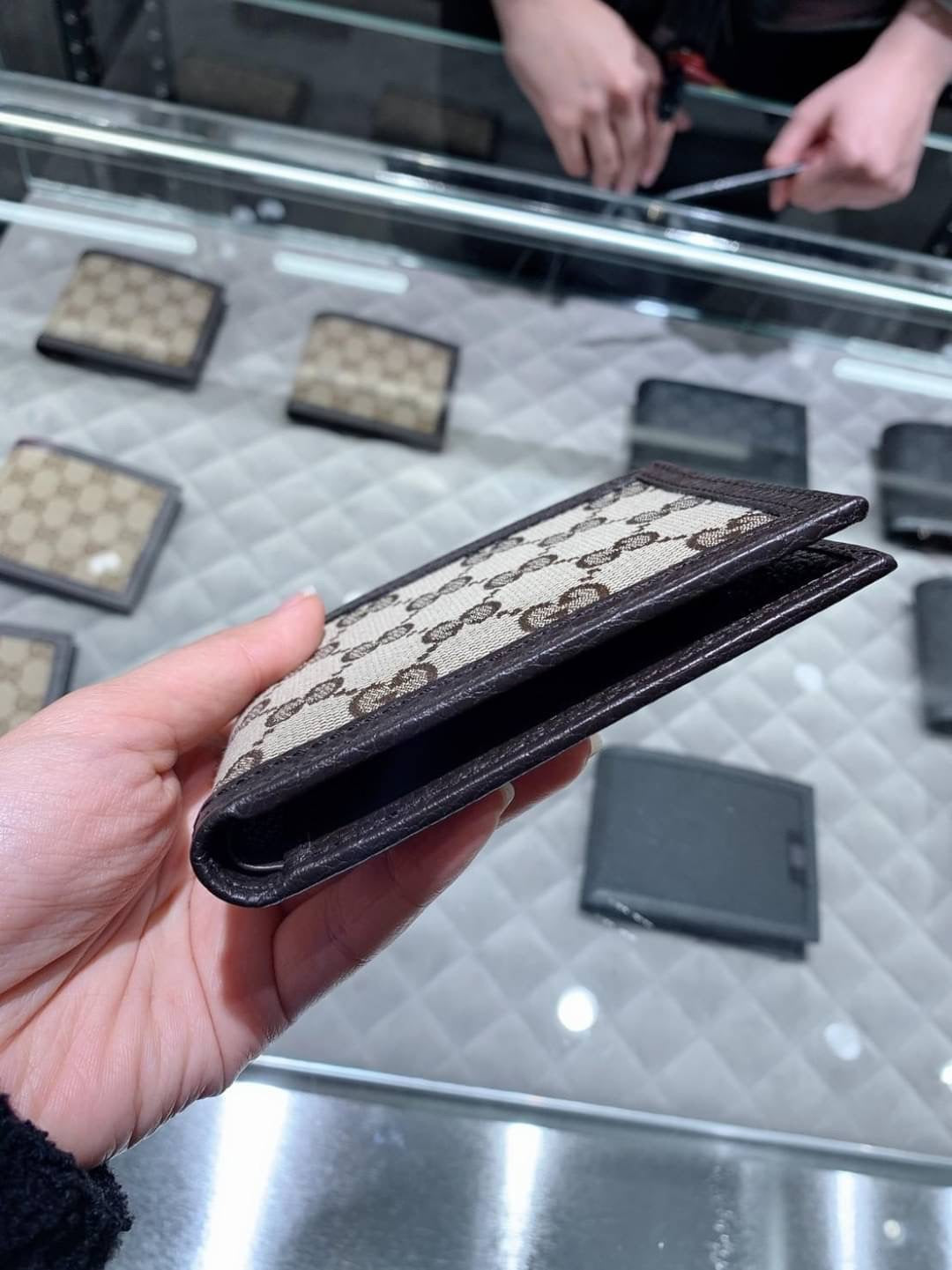 @Gucci Canvas Wallet 男女款老花六卡短夾/P170