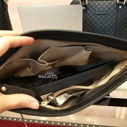 @Gucci Embossed Bag 男女款壓紋拉鍊側背包/P420 🔔限時折🉐19900