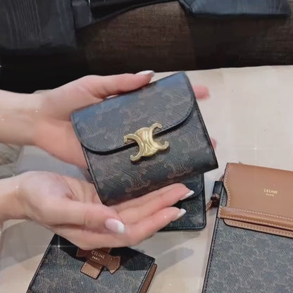 Celine▪️Flap Wallet Triomphe S 老花三折短夾/495E510 🉐18850🇪🇺