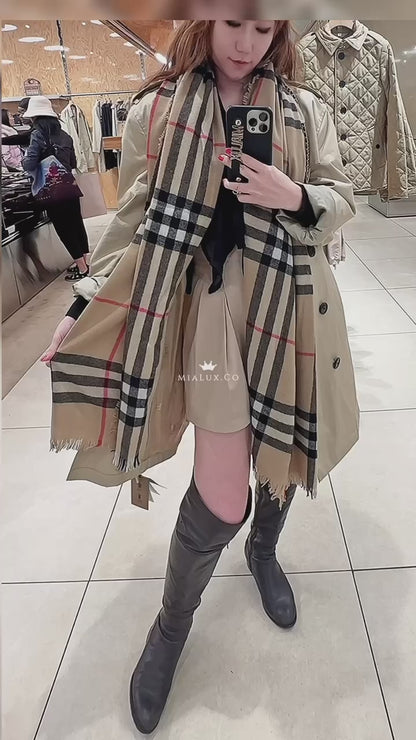 @Burberry▪️Check 大款格紋羊絨圍巾-奶茶/520P345 🔥下殺🉐16530