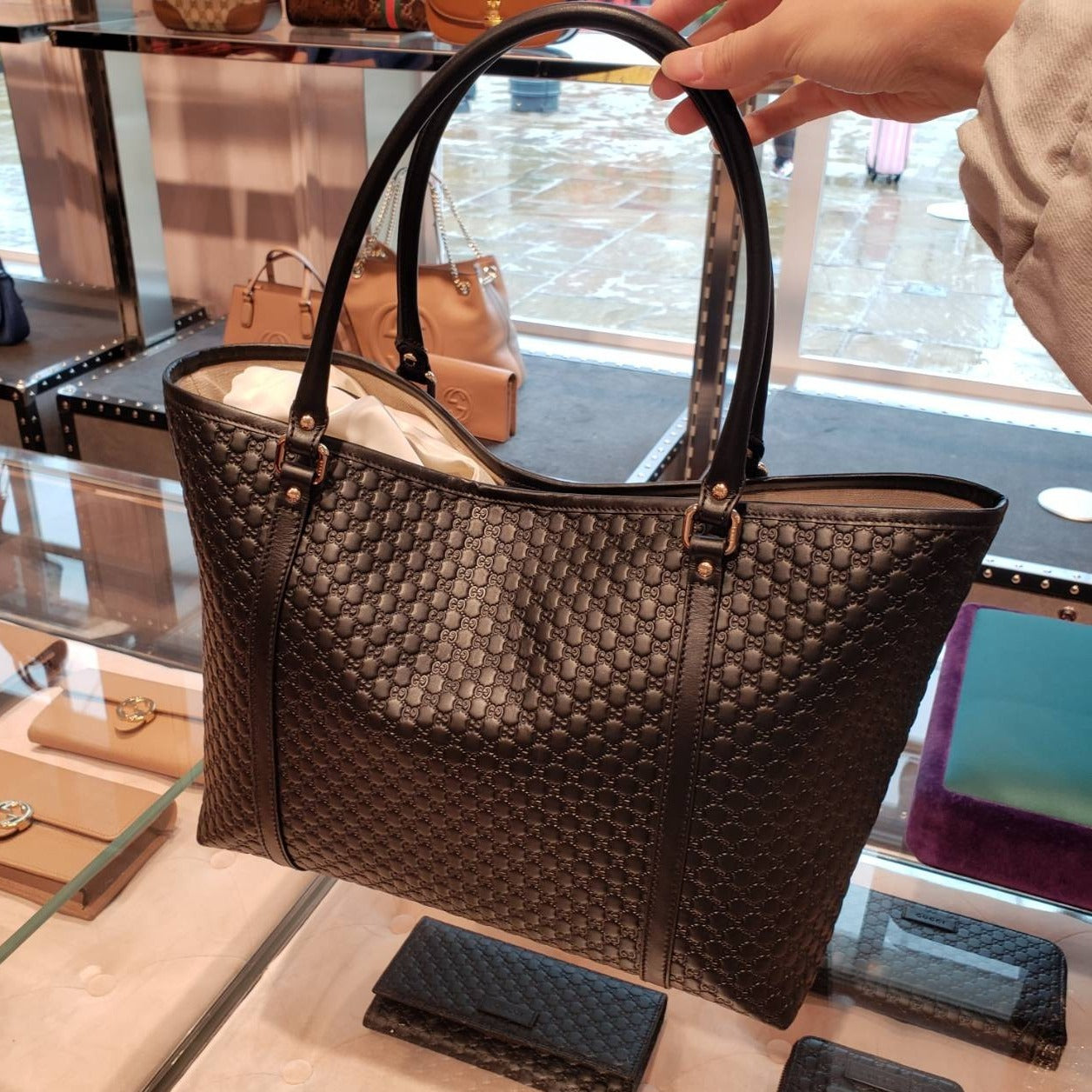 @Gucci▪️Embossed Handbag L 大款壓紋牛皮托特包/P630 🔔限時折🉐29350