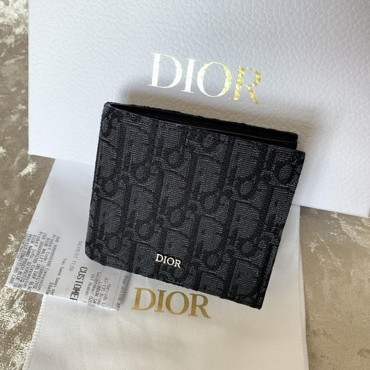 Dior Oblique Jacquard 男女款黑緹花雙開短夾/420E460 🉐16000🇪🇺🏷