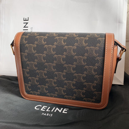 Celine▪️TRIOMPHE TEEN 老花翻蓋包/2950E3000 🉐106000🇪🇺