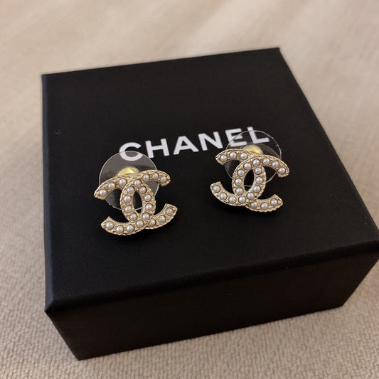 CHANEL✨ CC SMALL PEARL METAL EARRINGS CC小珍珠耳釘 AB8518 -
