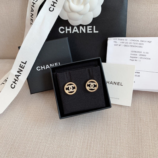 CHANEL✨ CIRCLE GOLD METAL EARRINGS 金色小圈內排鑽耳釘 -