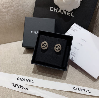 CHANEL✨ CC OVAL CRYSTAL METAL EARRINGS 橢圓形水晶排鑽耳針 AB9232 -