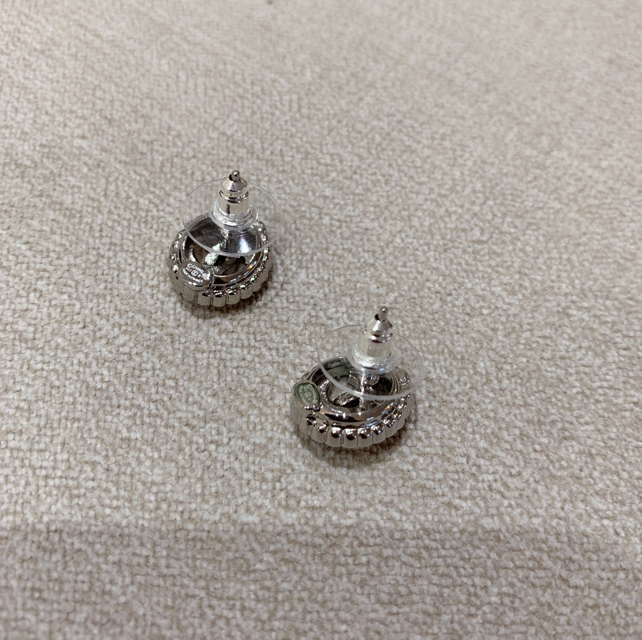 CHANEL✨ CC OVAL CRYSTAL METAL EARRINGS 橢圓形水晶排鑽耳針 AB9232 -