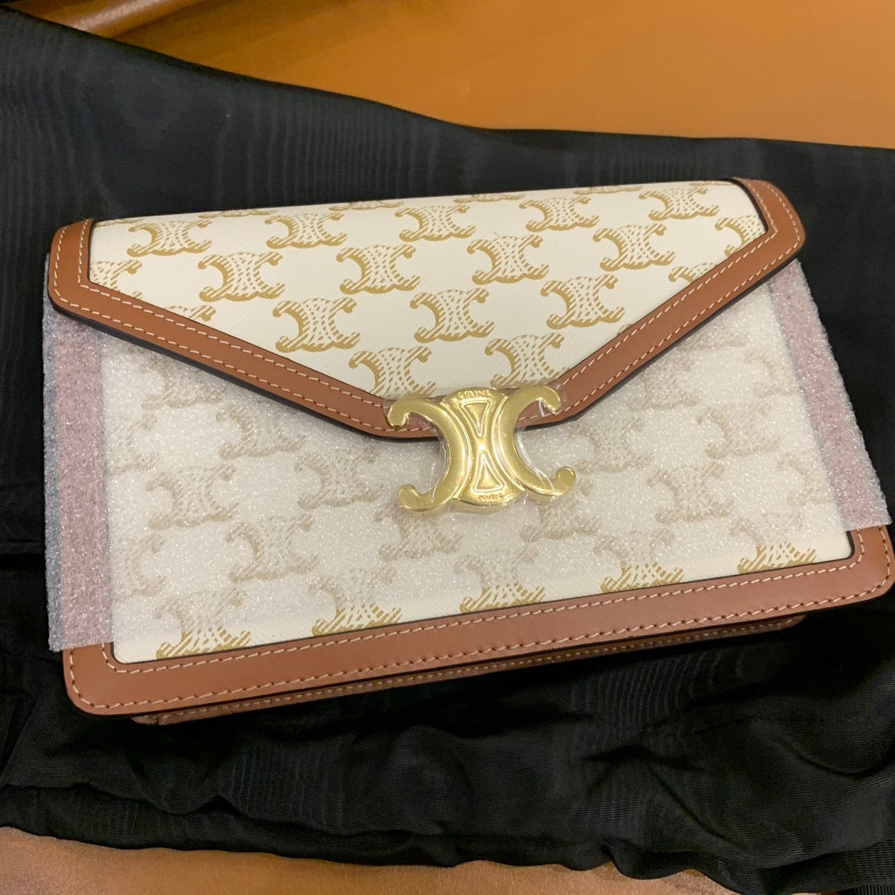 Celine▪️ENVELOPPE 老花信封雙層包/2150E2200 🉐78000🇪🇺