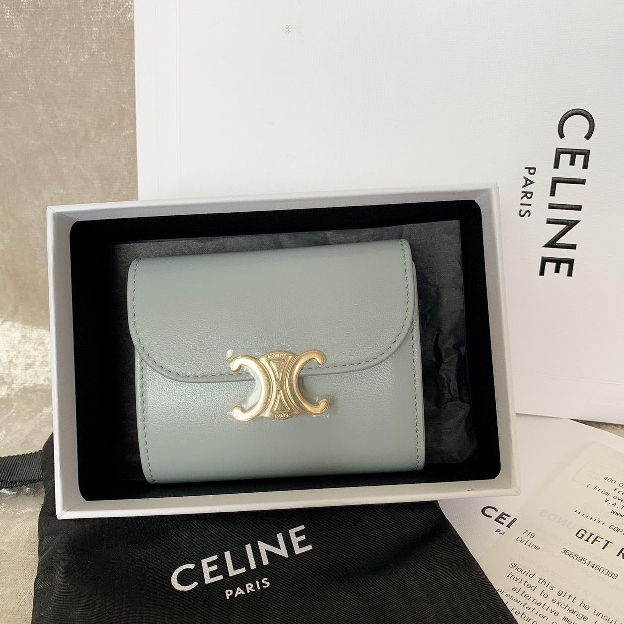 Celine TRIOMPHE 珍珠藍短夾/480E520 🉐19200🇪🇺