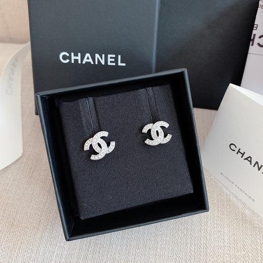 CHANEL✨ CC SILVER METAL EARRINGS 銀色交叉小排鑽耳釘 A88429 -