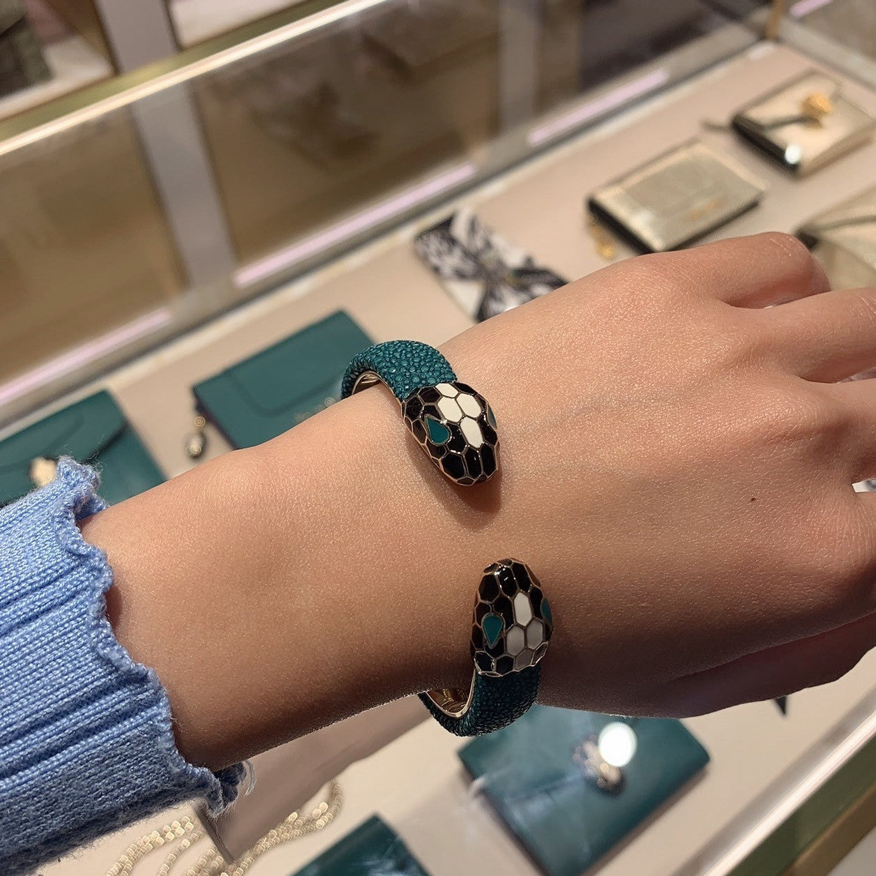 Bvlgari✨ SERPENTI FOREVER LEATHER BRACELET 雙蛇頭皮邊手環37040 * £440