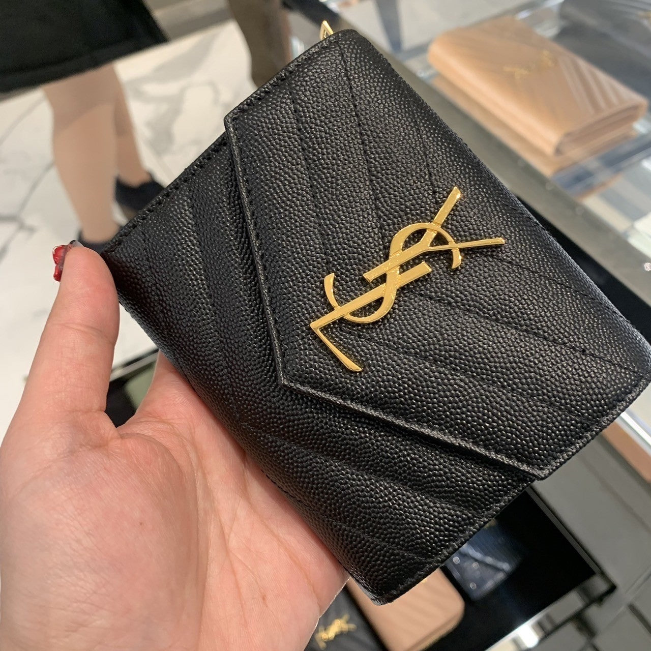 YSL Cassandre Matelasse Trifold 粒面牛皮三摺短夾/460E495 🉐18325🇪🇺