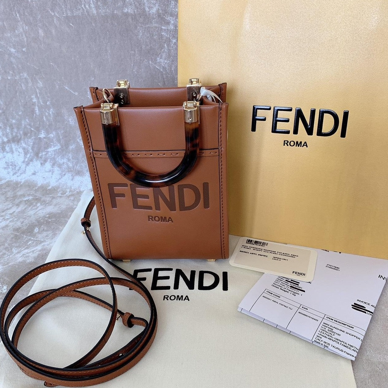 Fendi▪️Sunshine Shopper Mini 購物托特包/1290E1350 🉐39800🇪🇺🏷